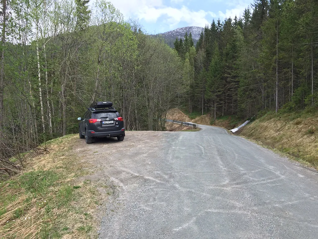 Parkering ved vegen mot Reinstaul