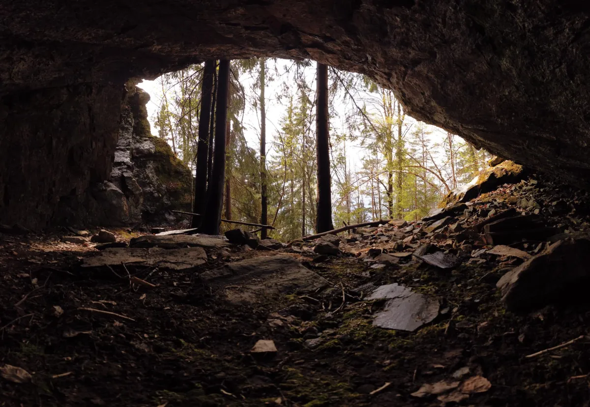 Inne i grotta