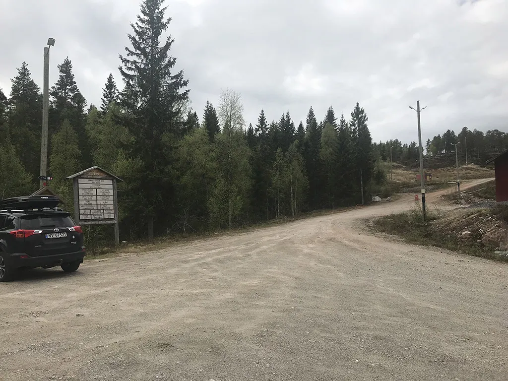 Parkering oppe på Raudkleiv